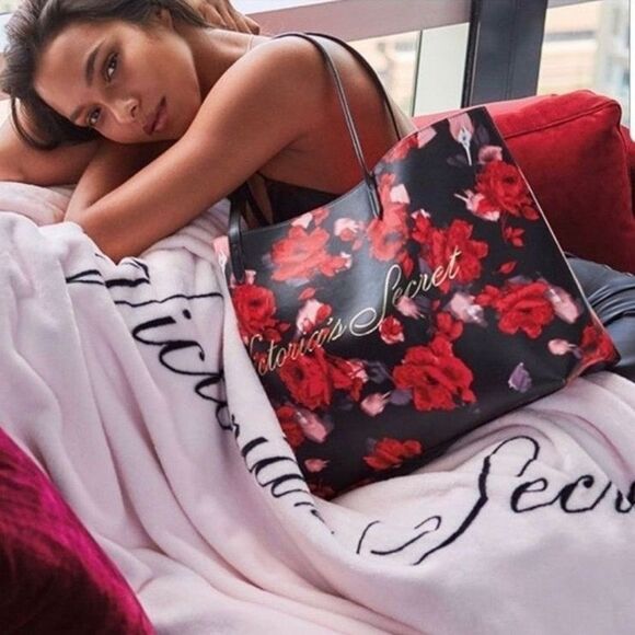 NWOT Victoria’s Secret Black Floral Barbiecore Rose Pattern Large Tote Bag - Picture 1 of 13